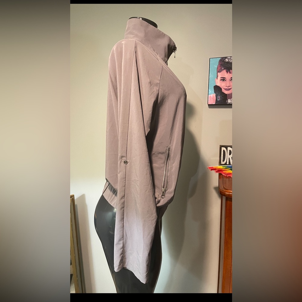 Women’s Columbia Lightweight Jacket ( small ) - Picture 6 of 6
